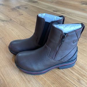 NWT Kerrits waterproof barn boots